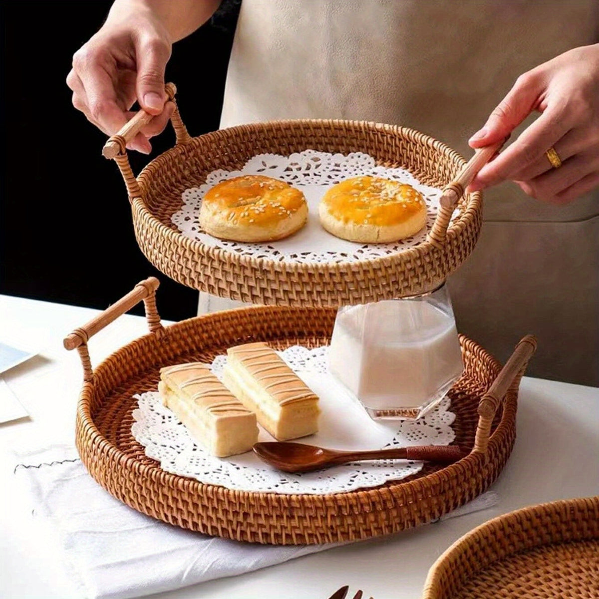 VinouLumiére Vintage Rattan Tray