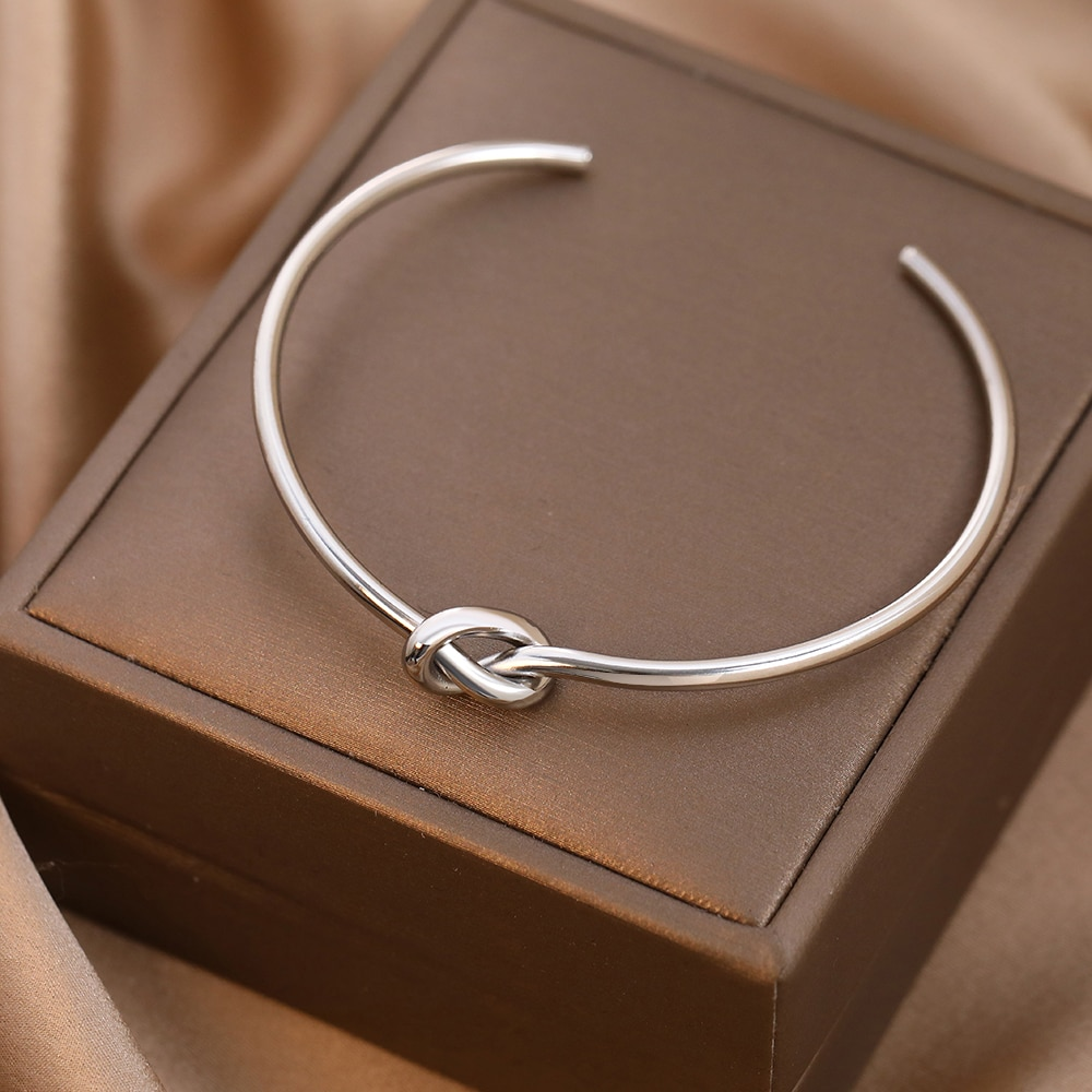 Calienne Sleek Love Knot Bangle