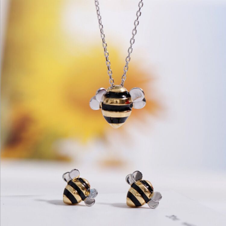 Adorable Bee Necklace Set