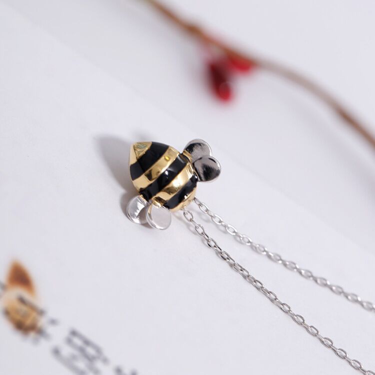 Adorable Bee Necklace Set