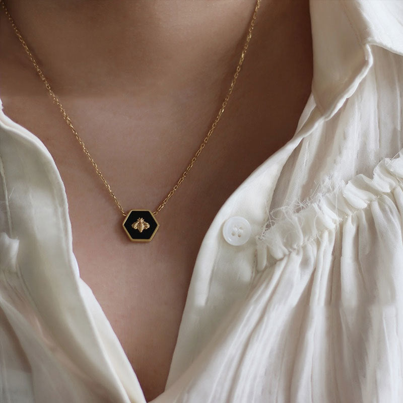 Exquisite Clavicle Bee Necklace