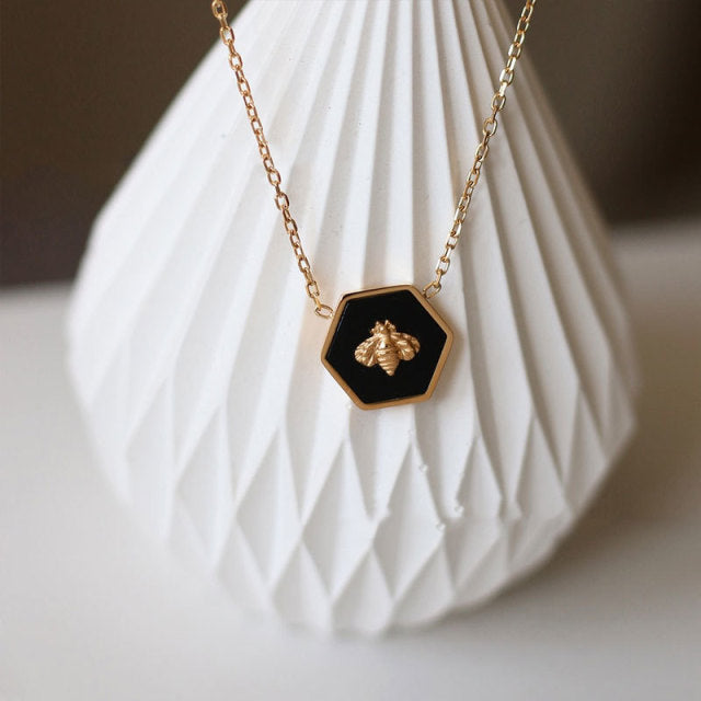 Exquisite Clavicle Bee Necklace